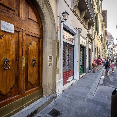 Via Dei Servi Appartamento